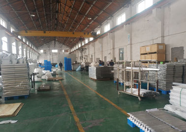 Ricambi auto di alluminio dei pezzi di ricambio dell'estrusione del radiatore di alluminio a laminazione a caldo del dissipatore di calore
